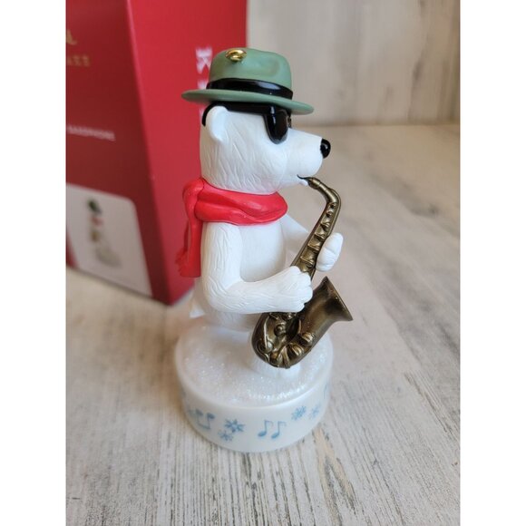 Hallmark stylin' saxophone magic ornament Xmas polar bear - Picture 5 of 6